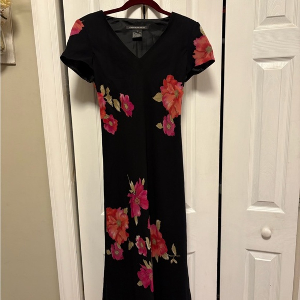 Jones Wear Black Maxi Dress with Pink Floral Design